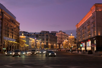 Количество магазинов и кафе на Тверской улице в центре Москвы выросло на 15 процентов